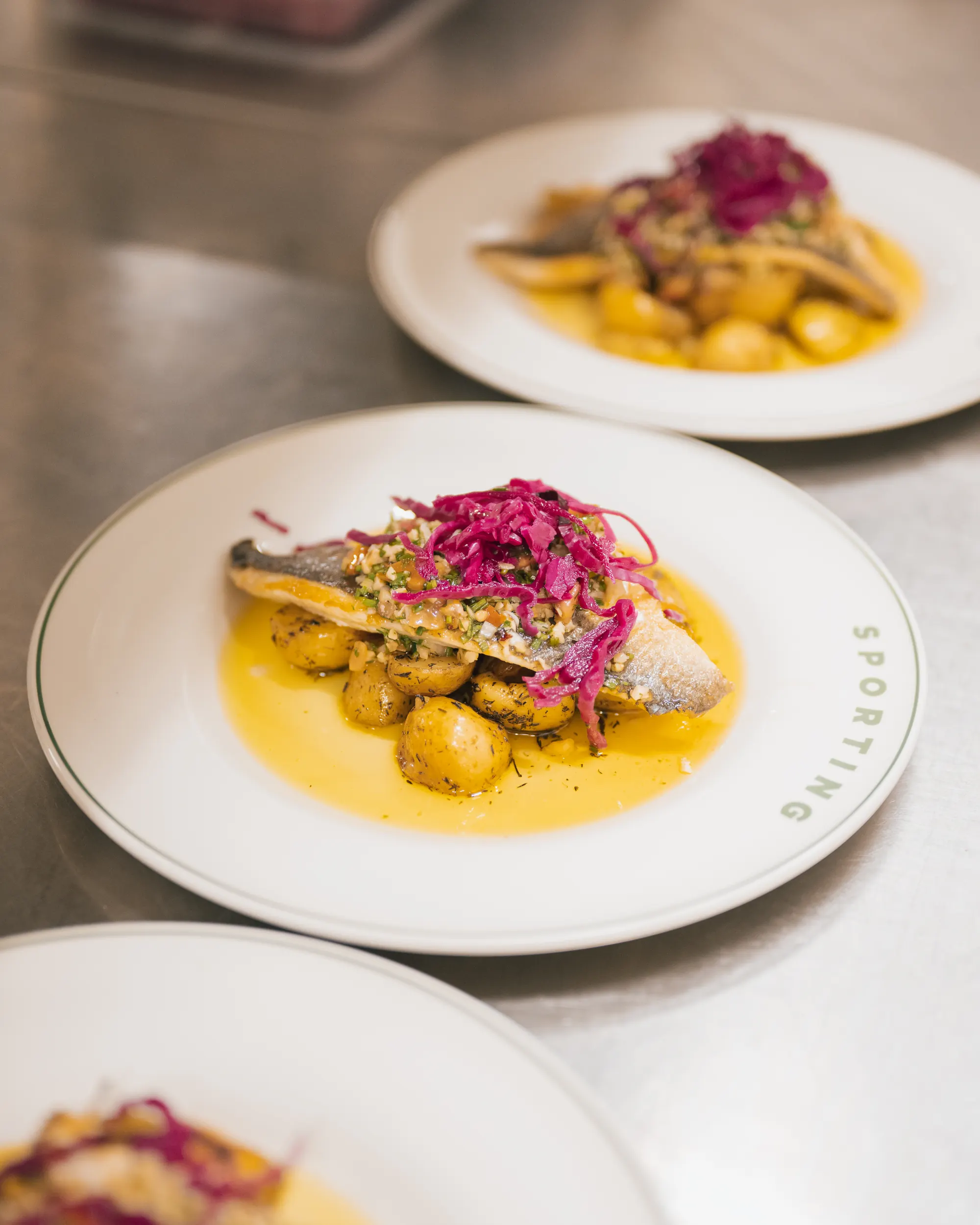 Assiette de saison dressée à la Brasserie